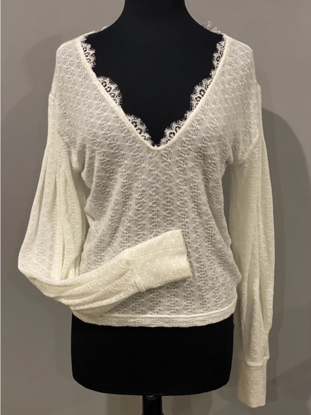 Free People Dream Girl pointelle white Large sweater full sleeve lace neck $135